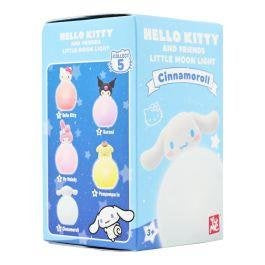 Hello Kitty周边商品的包装盒，显示了不同颜色的小玩偶。