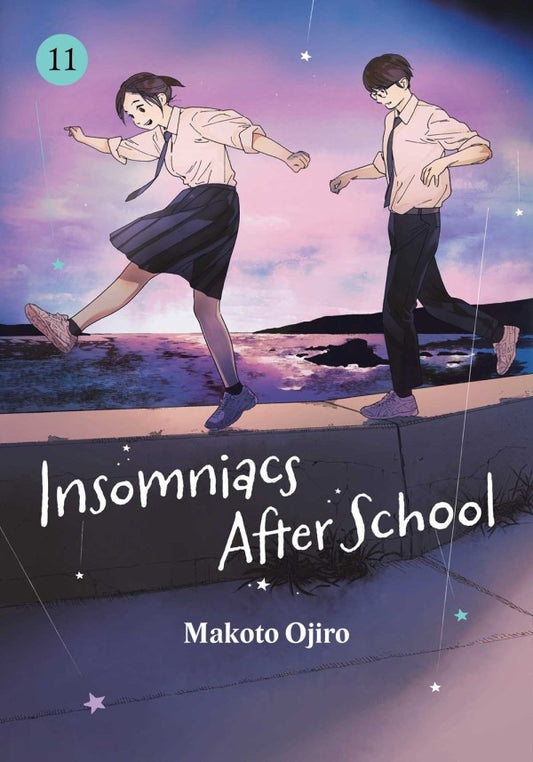 Book cover of 'Insomniacs After School' with two characters on a rooftop at night.