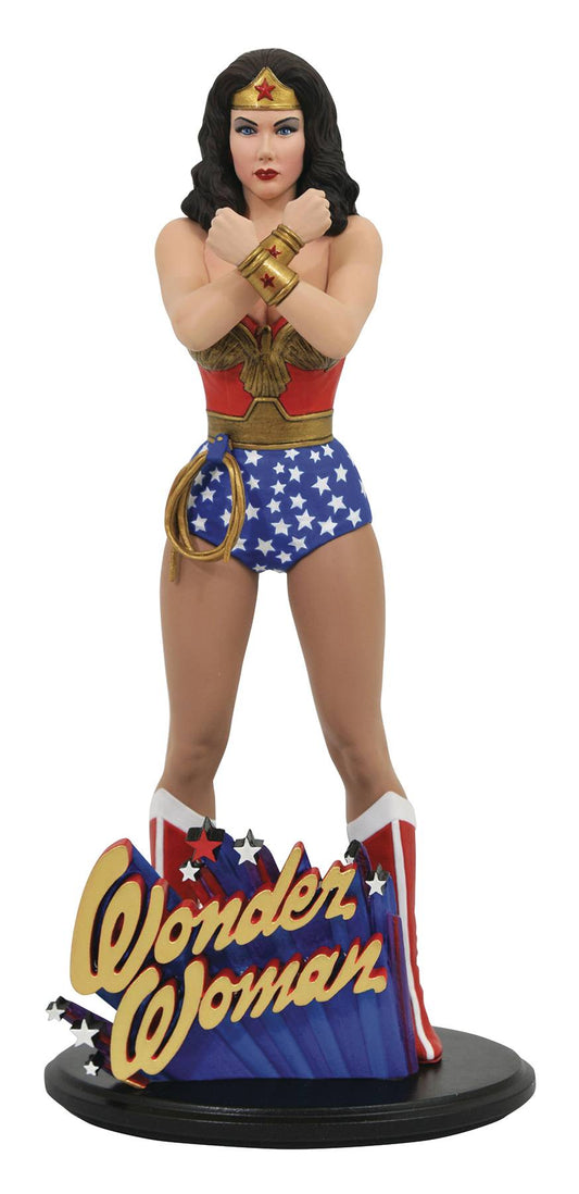 DC Classic TV Gallery Wonder Woman PVC Diorama