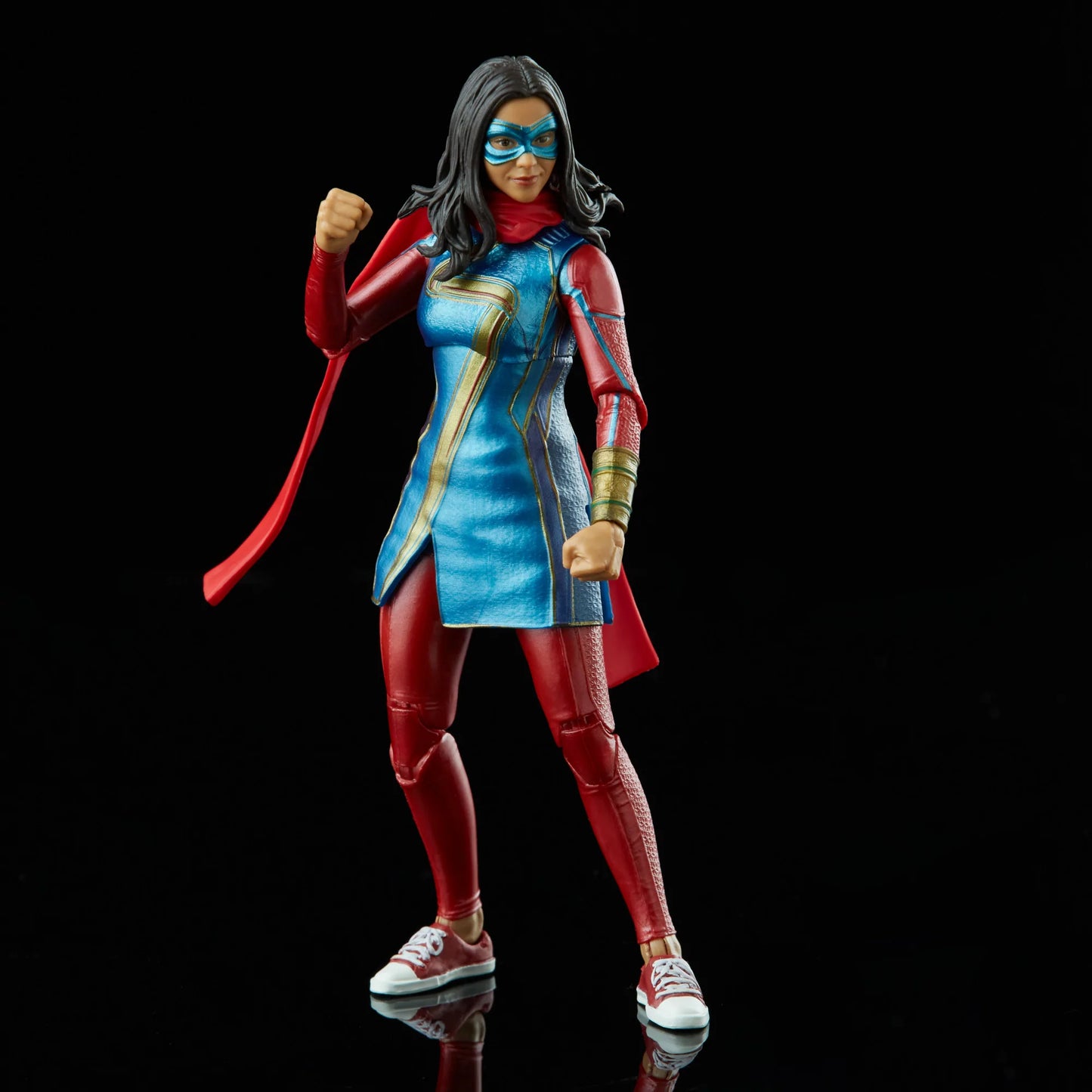 Marvel Legends Series - Ms Marvel - 6IN Action Figure